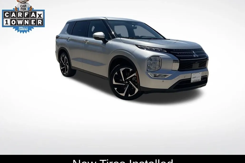 2023 Mitsubishi Outlander SE photo 1