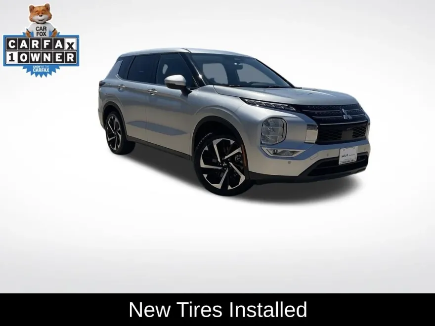 2023 Mitsubishi Outlander SE photo 1