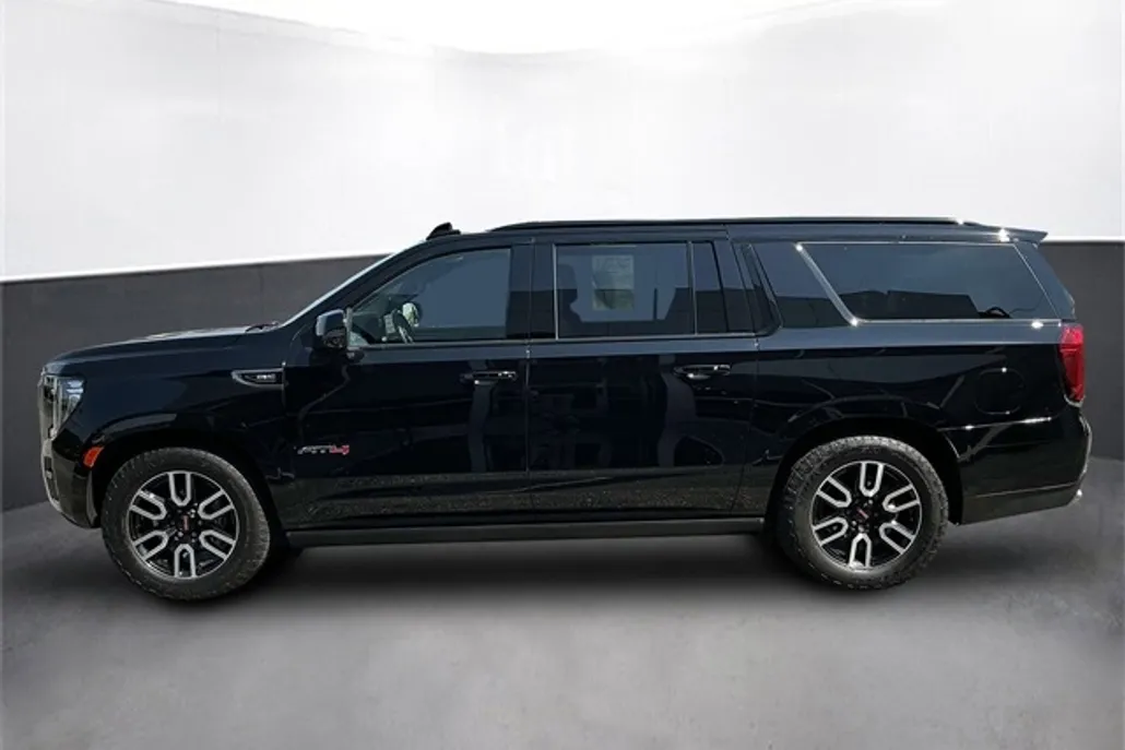 2022 Gmc Yukon XL AT4 photo 1