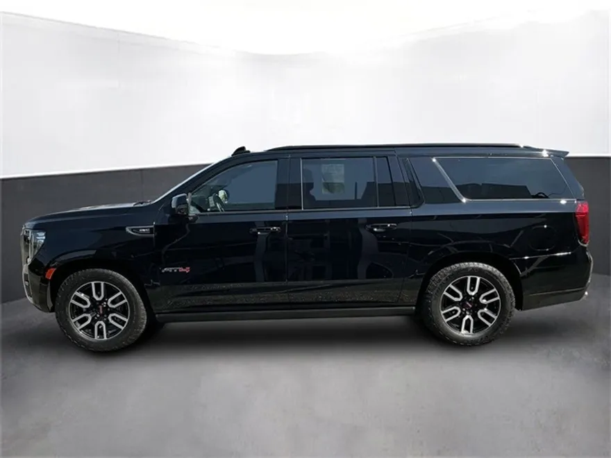 2022 Gmc Yukon XL AT4 photo 1
