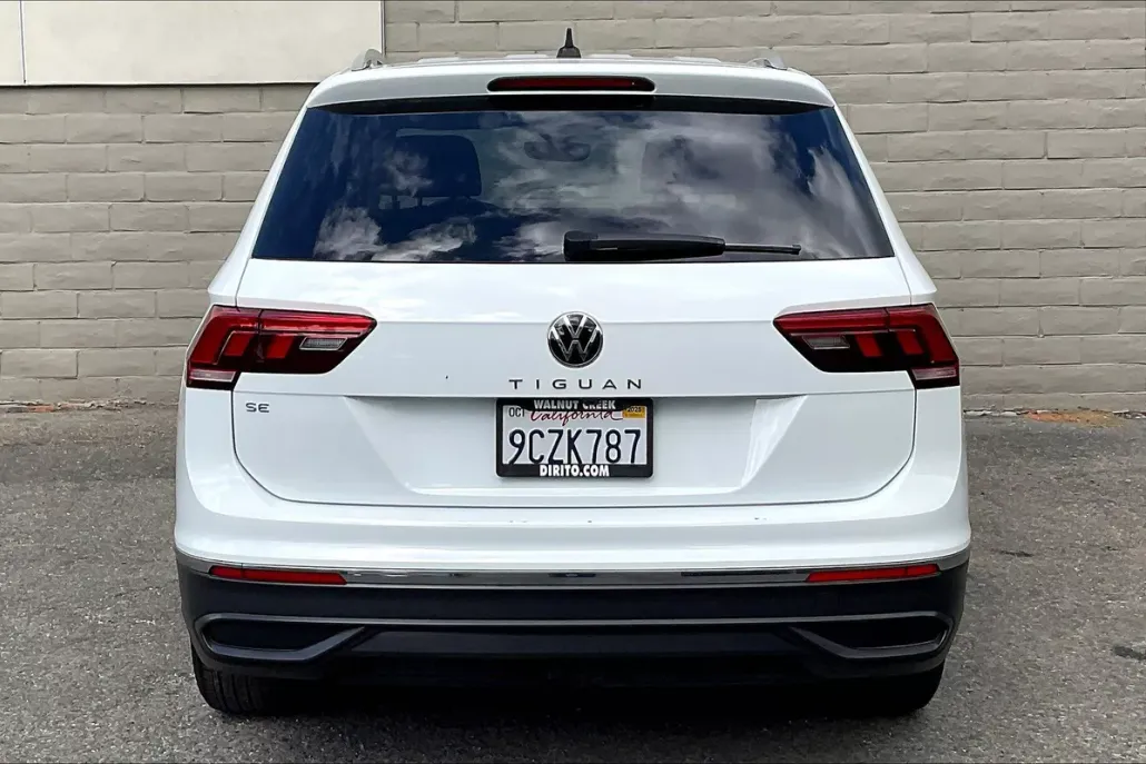 2022 Volkswagen Tiguan SE photo 1