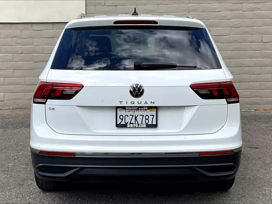 2022 Volkswagen Tiguan SE photo 1