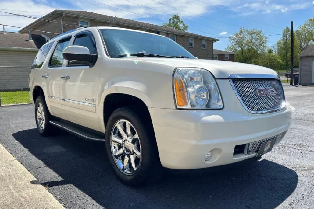 2010 Gmc Yukon Denali photo 1