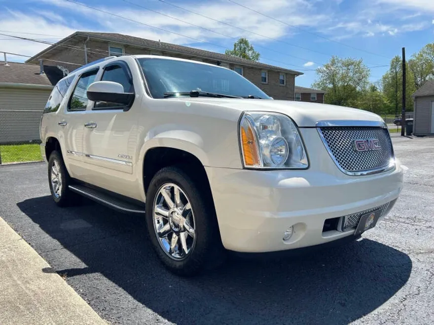 2010 Gmc Yukon Denali photo 1