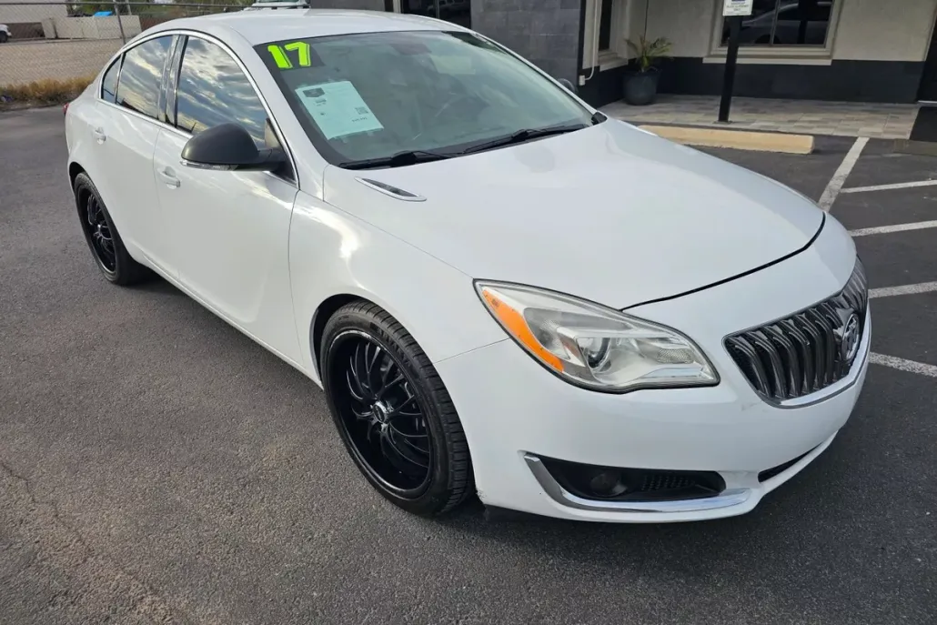 2017 Buick Regal Sport Touring photo 1