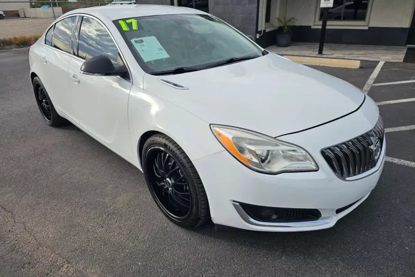 2017 Buick Regal Sport Touring photo 1