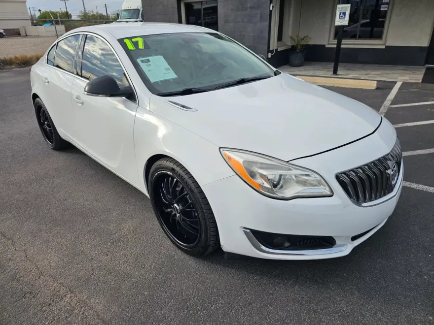 2017 Buick Regal Sport Touring photo 1