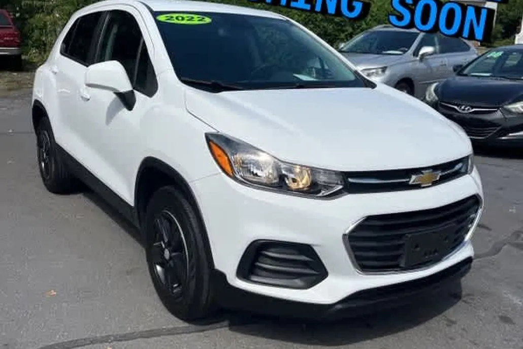 2022 Chevrolet Trax LS photo 1