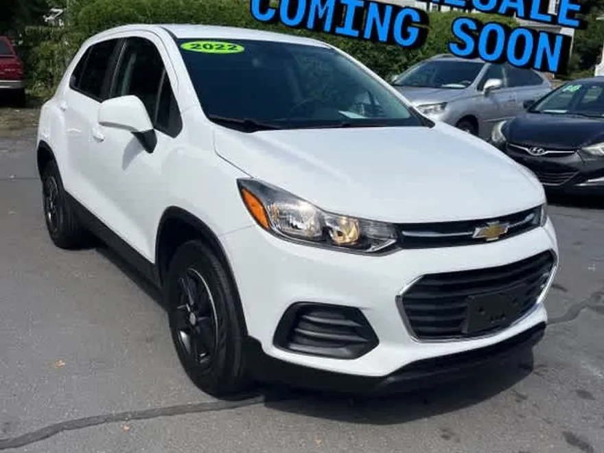 2022 Chevrolet Trax LS photo 1