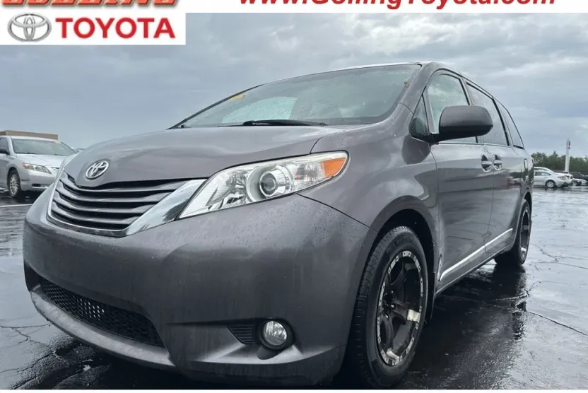 2016 Toyota Sienna XLE photo 1