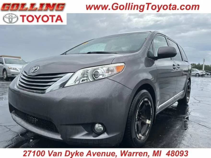 2016 Toyota Sienna XLE photo 1