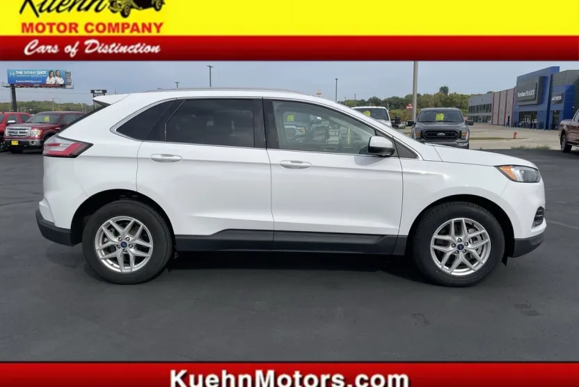 2022 Ford Edge SEL photo 1