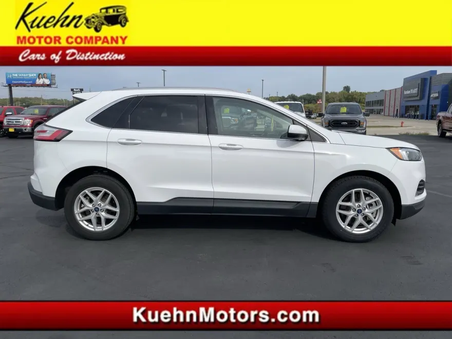 2022 Ford Edge SEL photo 1