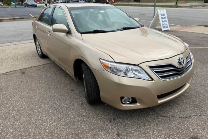 2010 Toyota Camry Hybrid Base photo 1