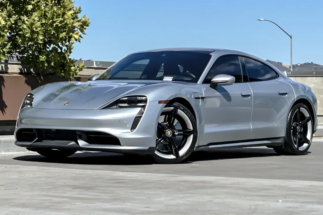 2022 Porsche Taycan Turbo photo 1