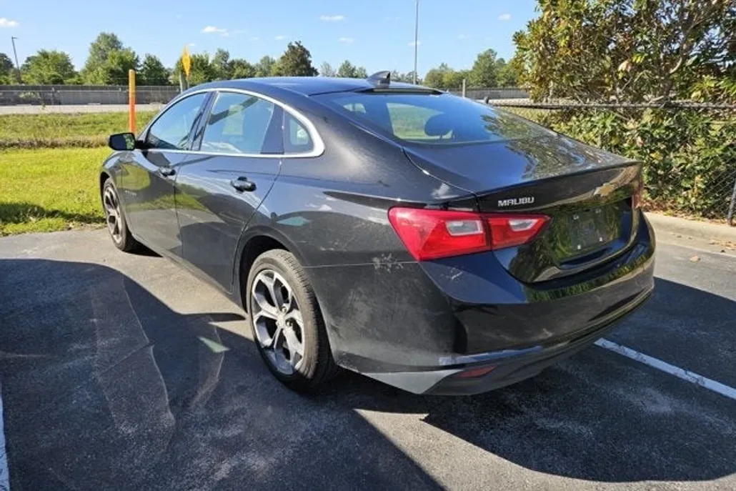 2024 Chevrolet Malibu 1LT photo 1
