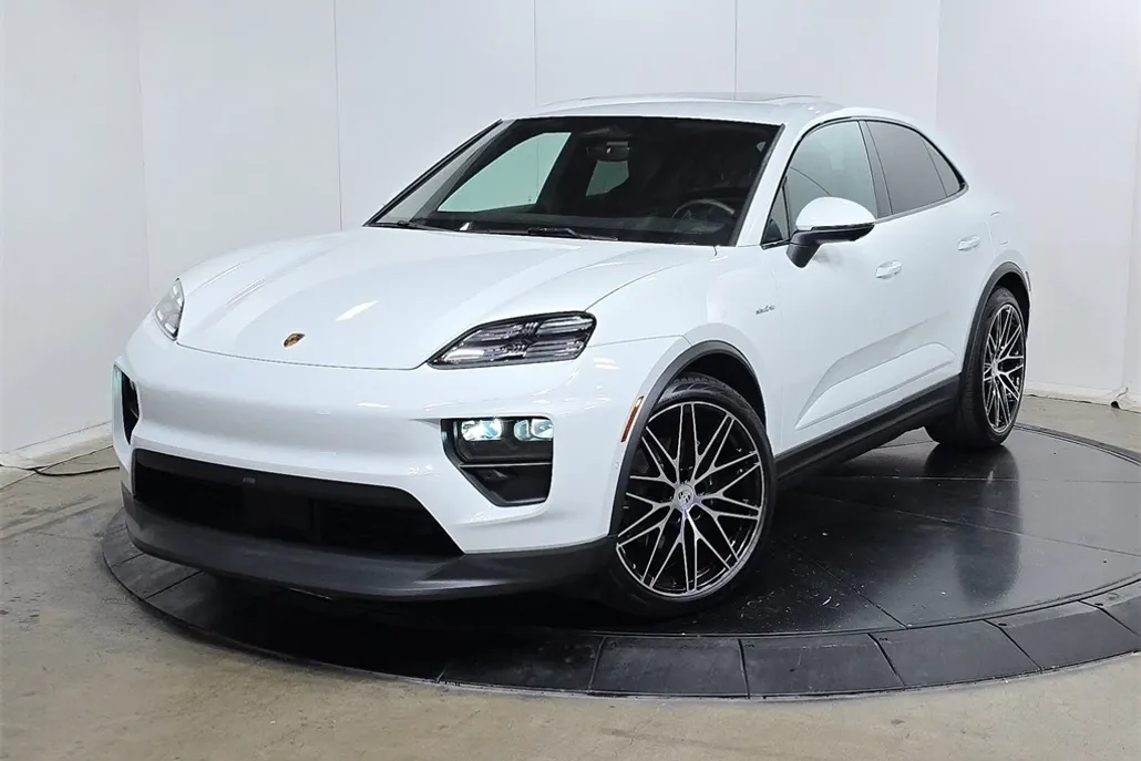 2025 Porsche Macan Electric photo 1