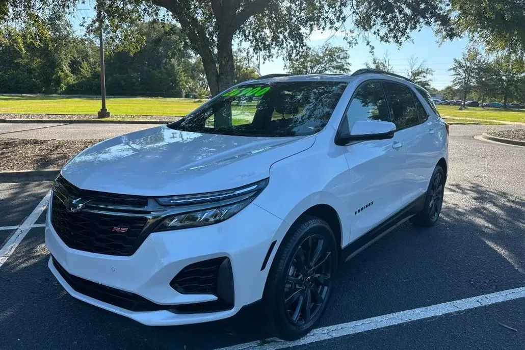 2022 Chevrolet Equinox LT photo 1