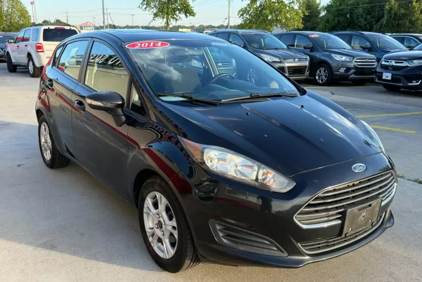 2014 Ford Fiesta SE photo 1