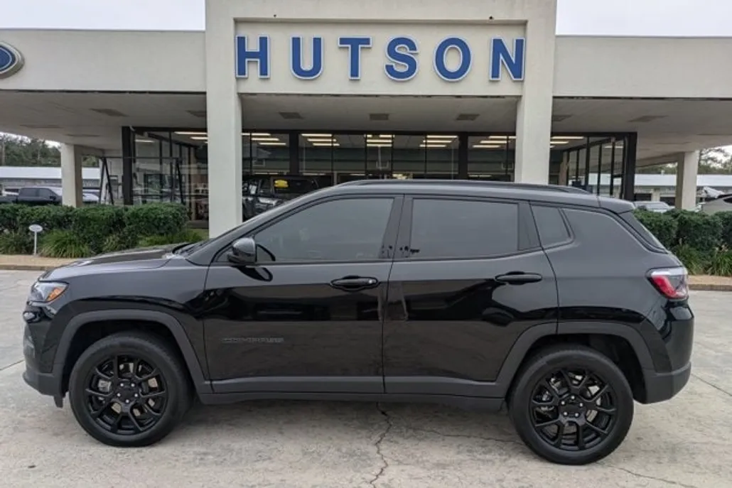 2024 Jeep Compass Latitude photo 1