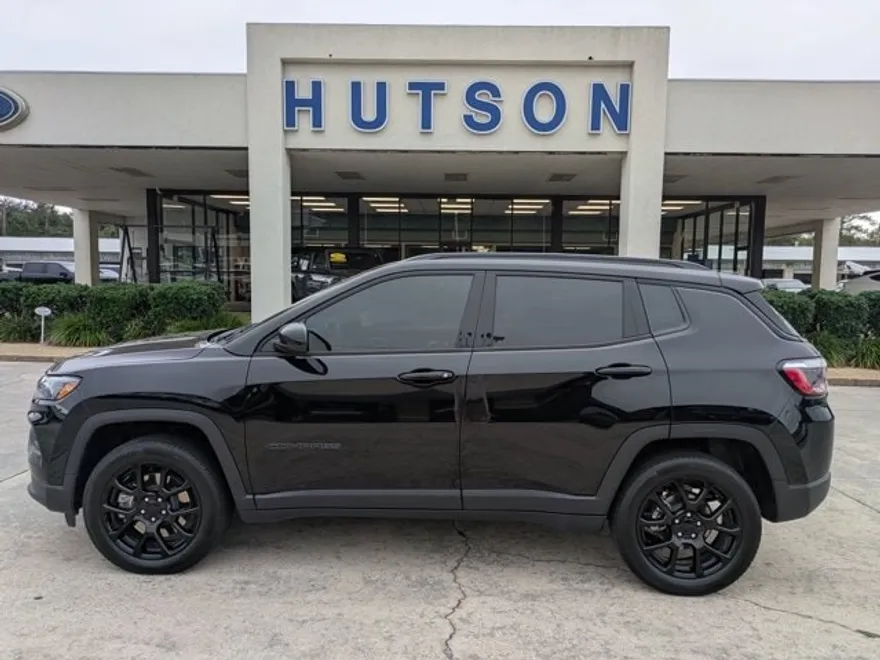 2024 Jeep Compass Latitude photo 1