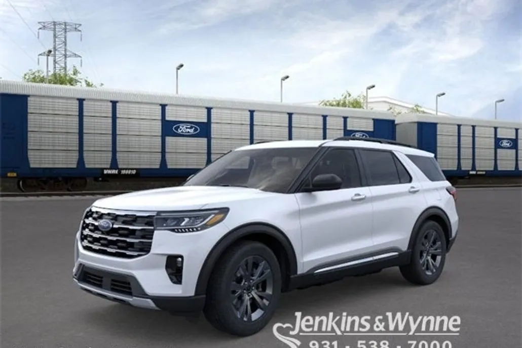 2025 Ford Explorer photo 1
