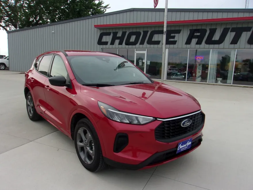 2023 Ford Escape ST-Line photo 1