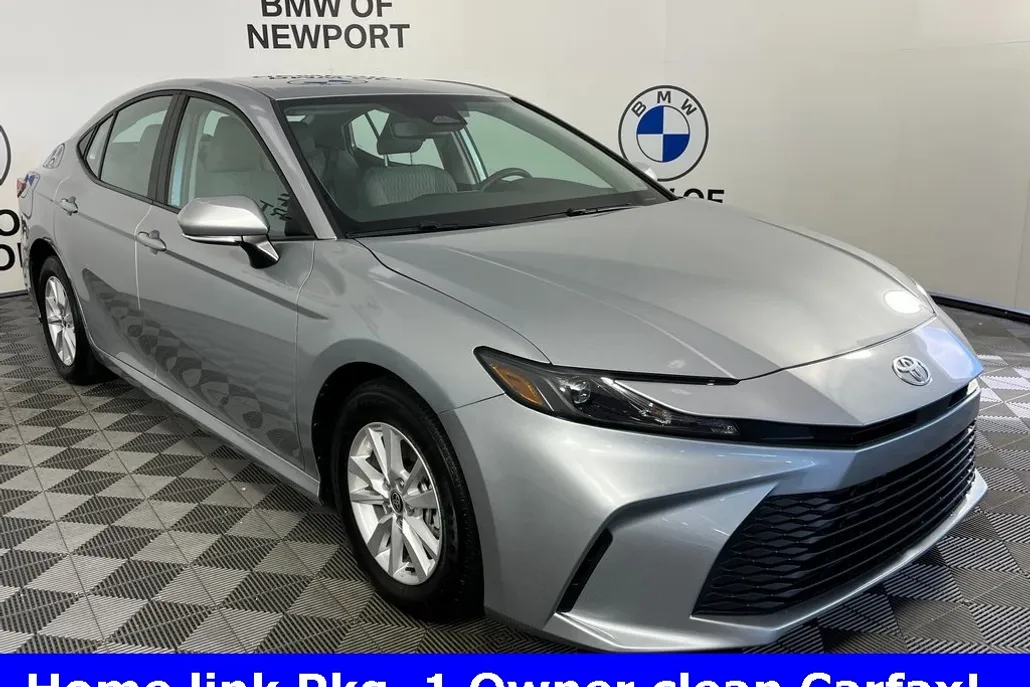 2025 Toyota Camry LE photo 1