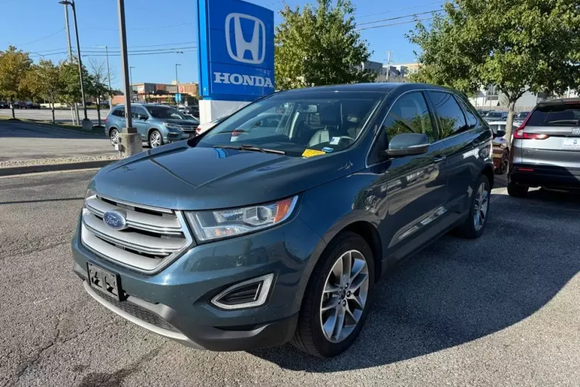2016 Ford Edge Titanium photo 1