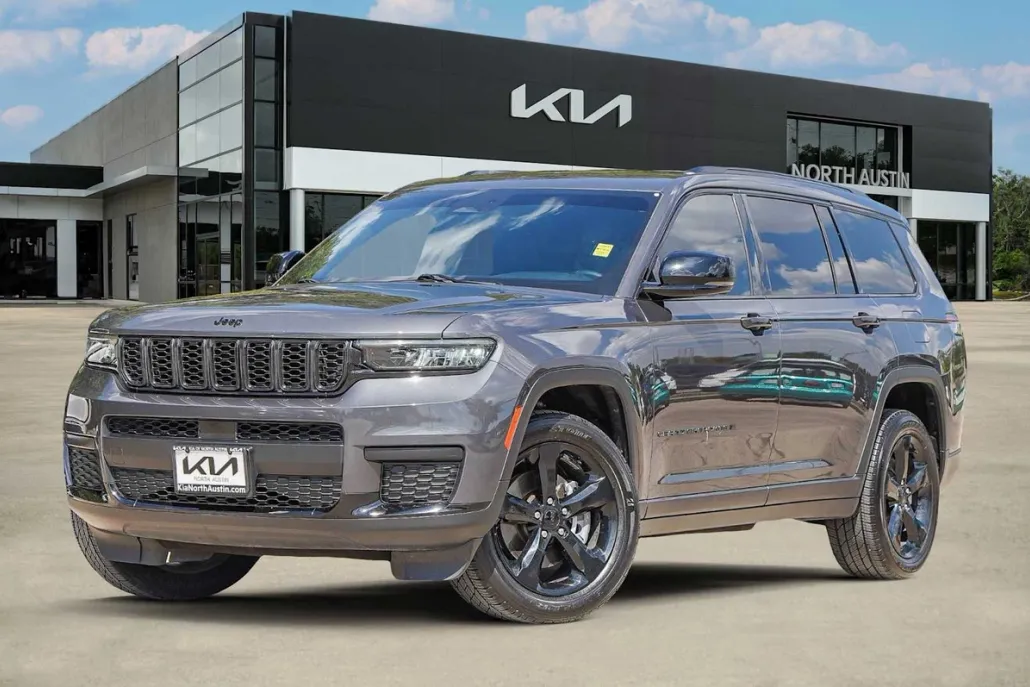 2022 Jeep Grand Cherokee Laredo photo 1