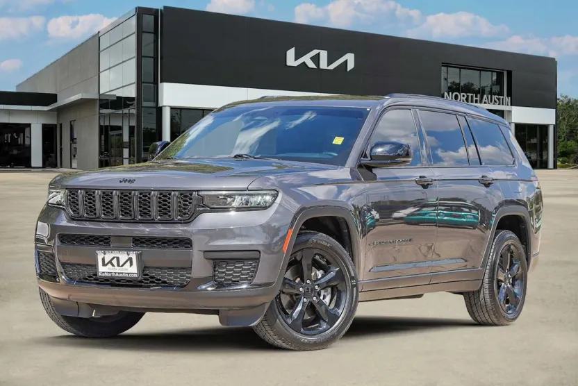 2022 Jeep Grand Cherokee Laredo photo 1