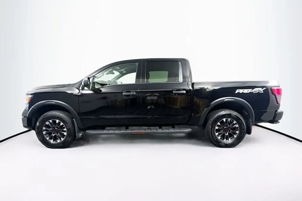 2023 Nissan Titan PRO-4X photo 1