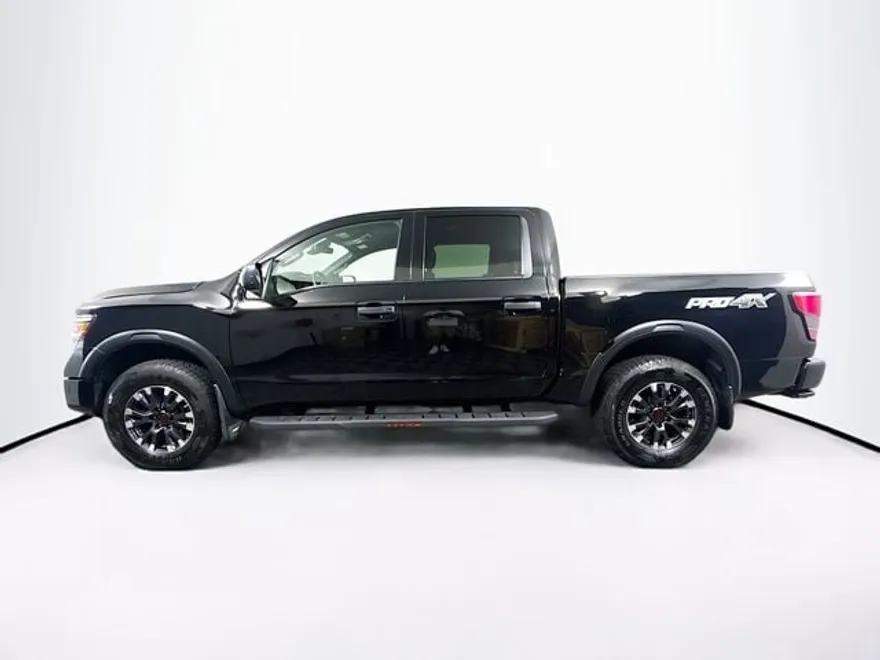 2023 Nissan Titan PRO-4X photo 1