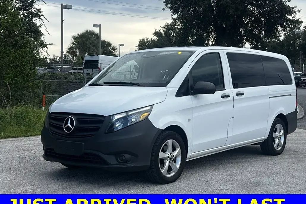 2023 Mercedes Benz Metris Passenger photo 1