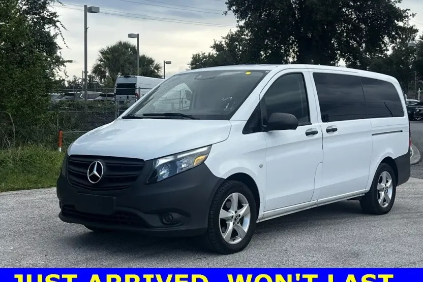 2023 Mercedes Benz Metris Passenger photo 1