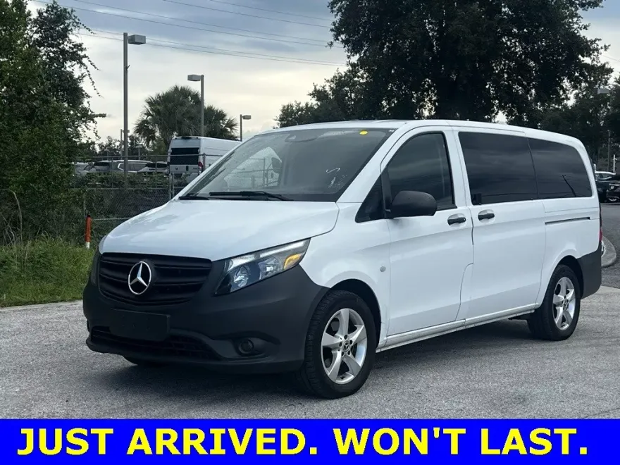 2023 Mercedes Benz Metris Passenger photo 1