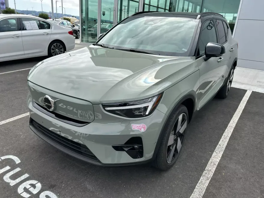 2023 Volvo XC40 Recharge Ultimate Twin photo 1