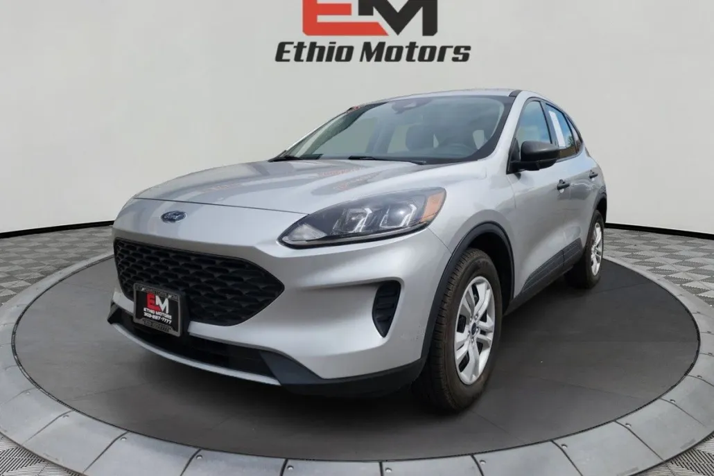 2020 Ford Escape S photo 1