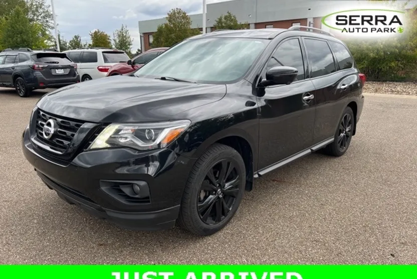 2018 Nissan Pathfinder SL photo 1