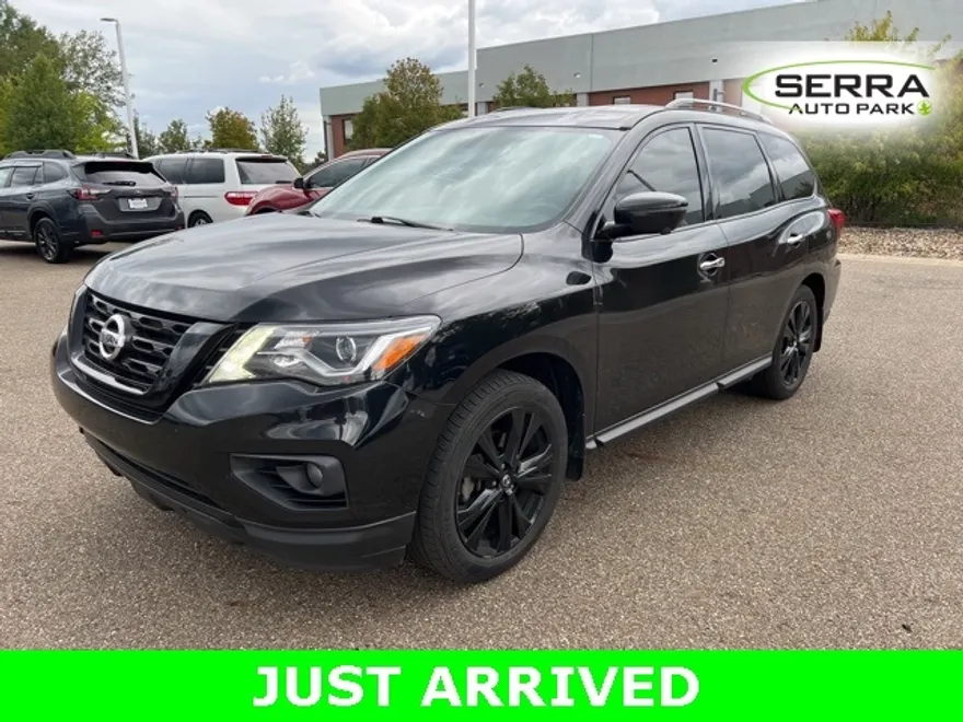 2018 Nissan Pathfinder SL photo 1