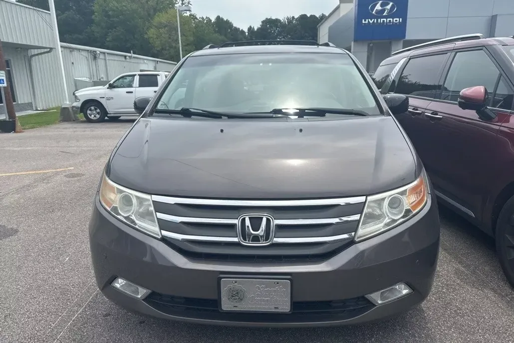 2012 Honda Odyssey Touring photo 1