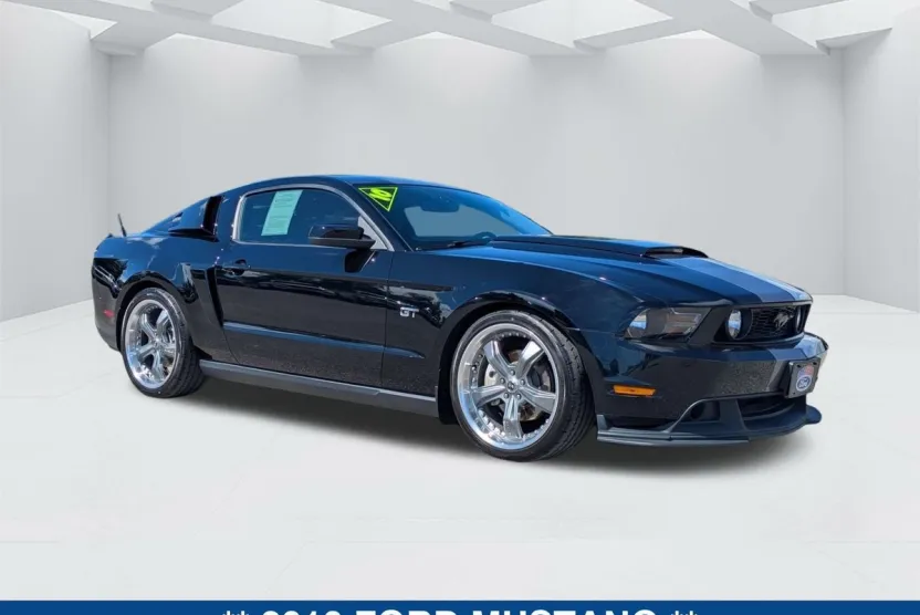 2010 Ford Mustang GT photo 1