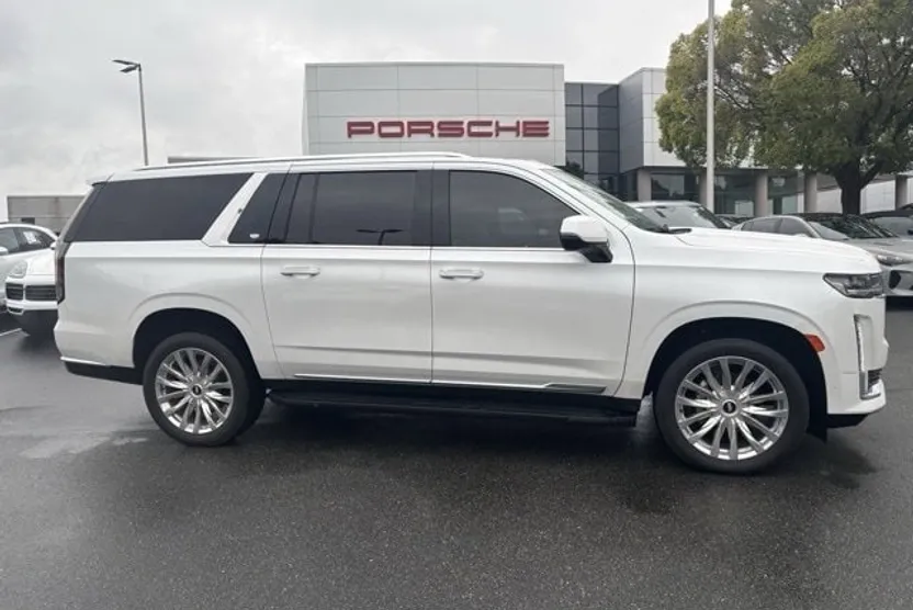 2023 Cadillac Escalade ESV Premium Luxury photo 1