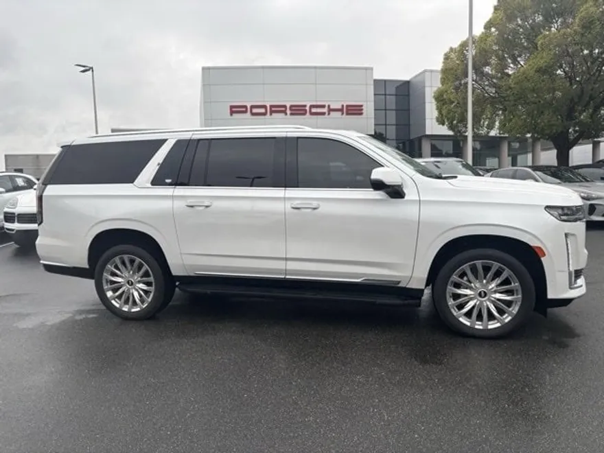 2023 Cadillac Escalade ESV Premium Luxury photo 1