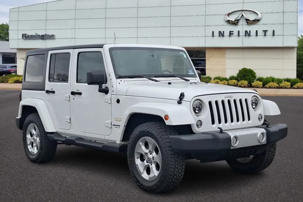 2014 Jeep Wrangler Unlimited Sahara photo 1