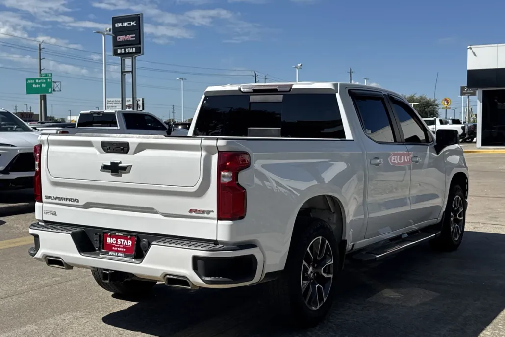 2021 Chevrolet Silverado RST photo 1