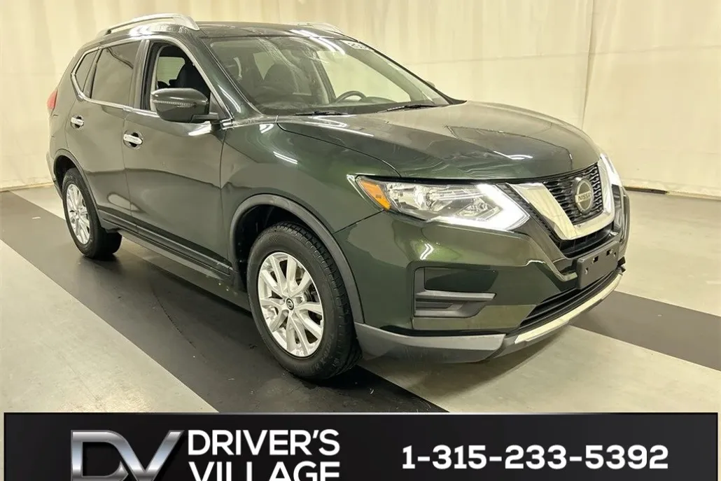 2018 Nissan Rogue SV photo 1