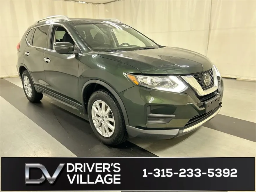 2018 Nissan Rogue SV photo 1