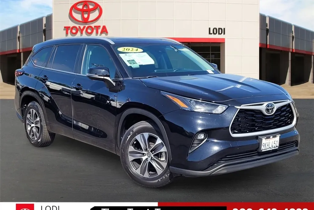 2024 Toyota Highlander XLE photo 1