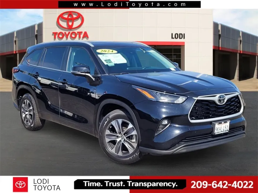 2024 Toyota Highlander XLE photo 1